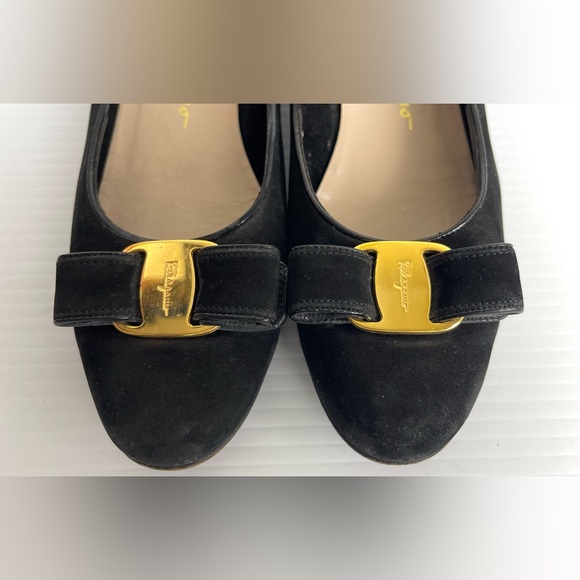 Salvatore Ferragamo Vera Bow SEUDE Shoes Classic black Size 6B READ please - Picture 3 of 14